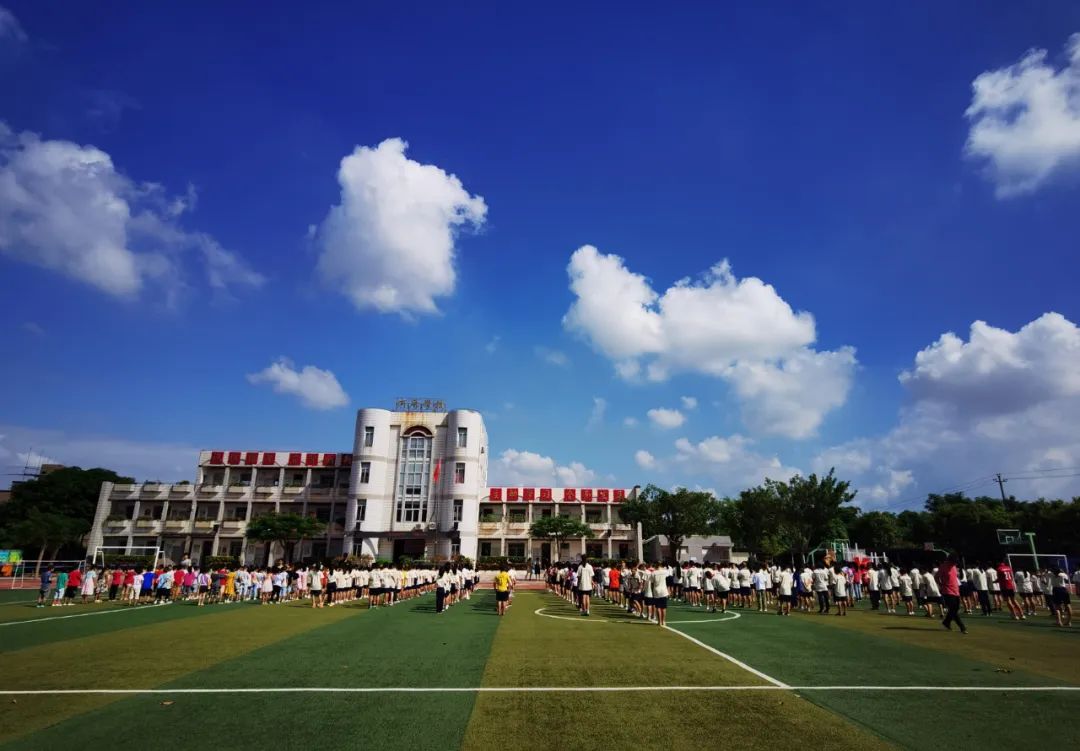 我们的校园,美丽的厦门何厝小学