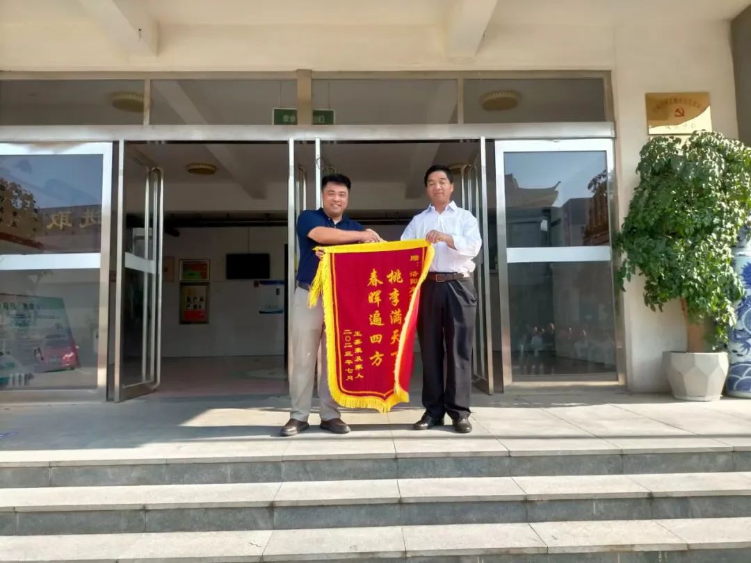 六年级毕业送老师锦旗,送中考成绩优秀学生锦旗