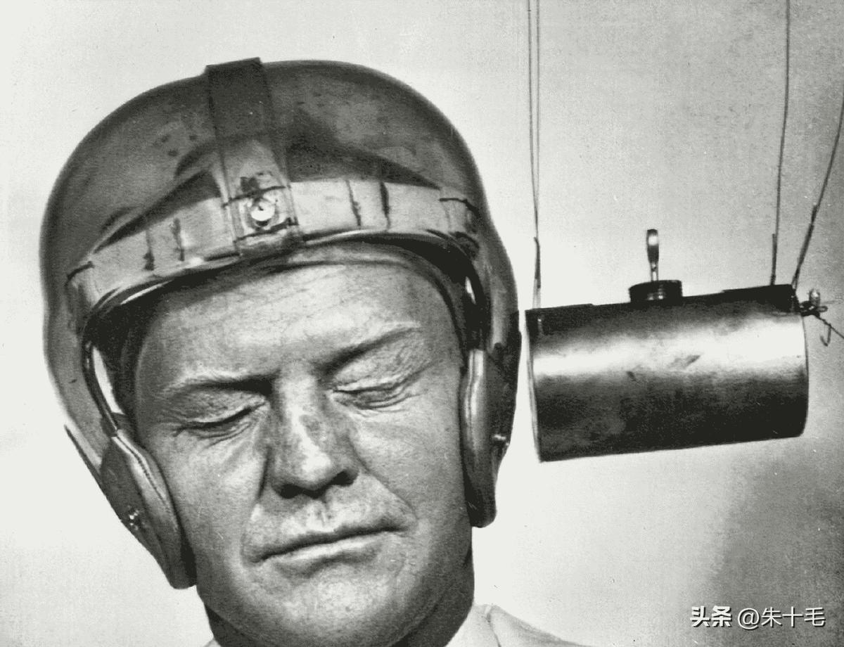 日军罪行照片：攻陷香港后兽性毕露，当场轮番侵犯新婚女明星