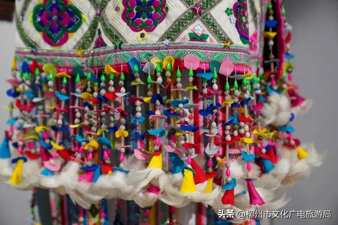 “巧手织就彩衣裳”市群艺馆馆藏少数民族服饰之“霓裳羽衣”，邀你云观展