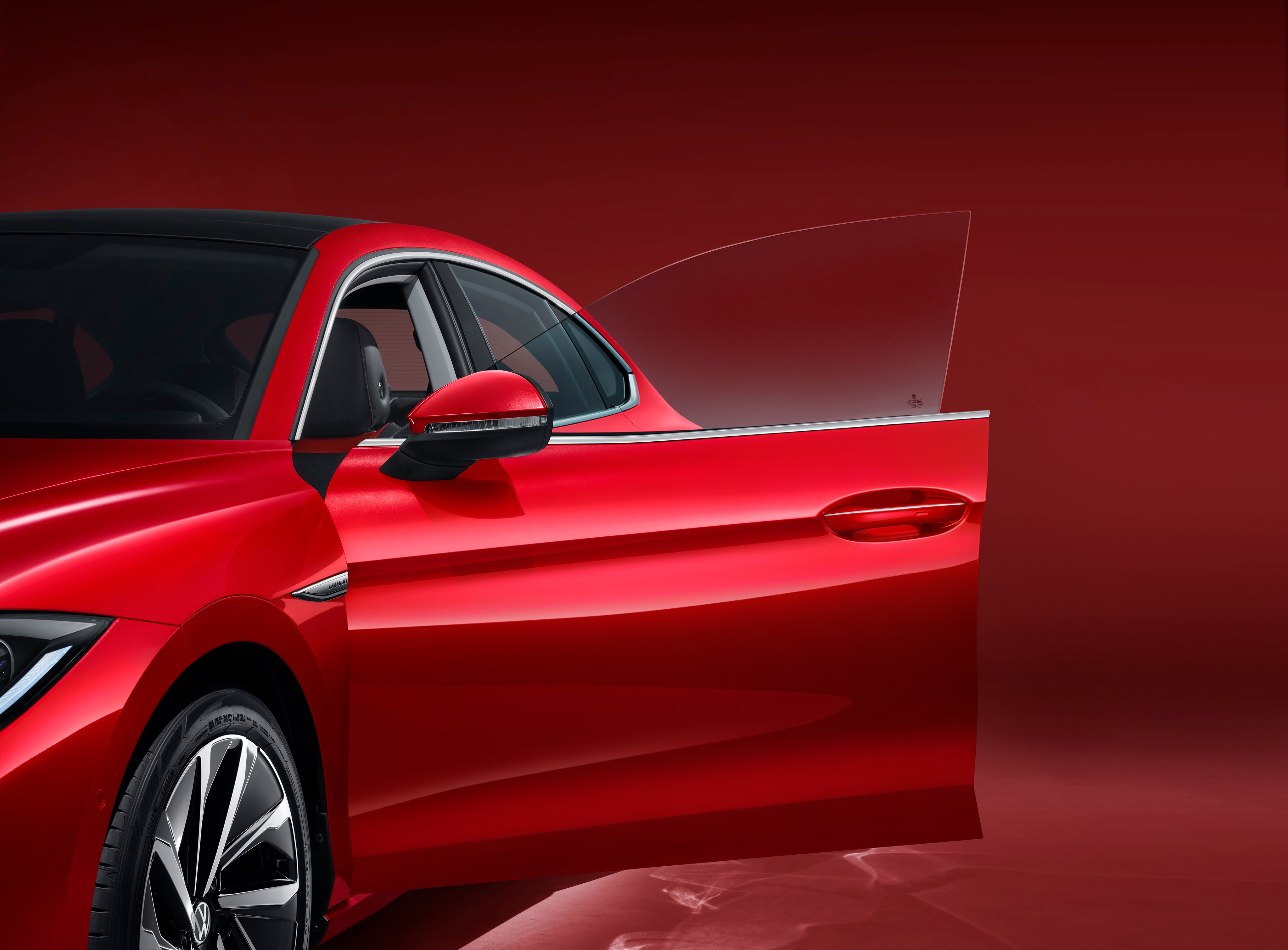 汽车hud是投影到玻璃上吗,汽车hud怎么投影到玻璃上的