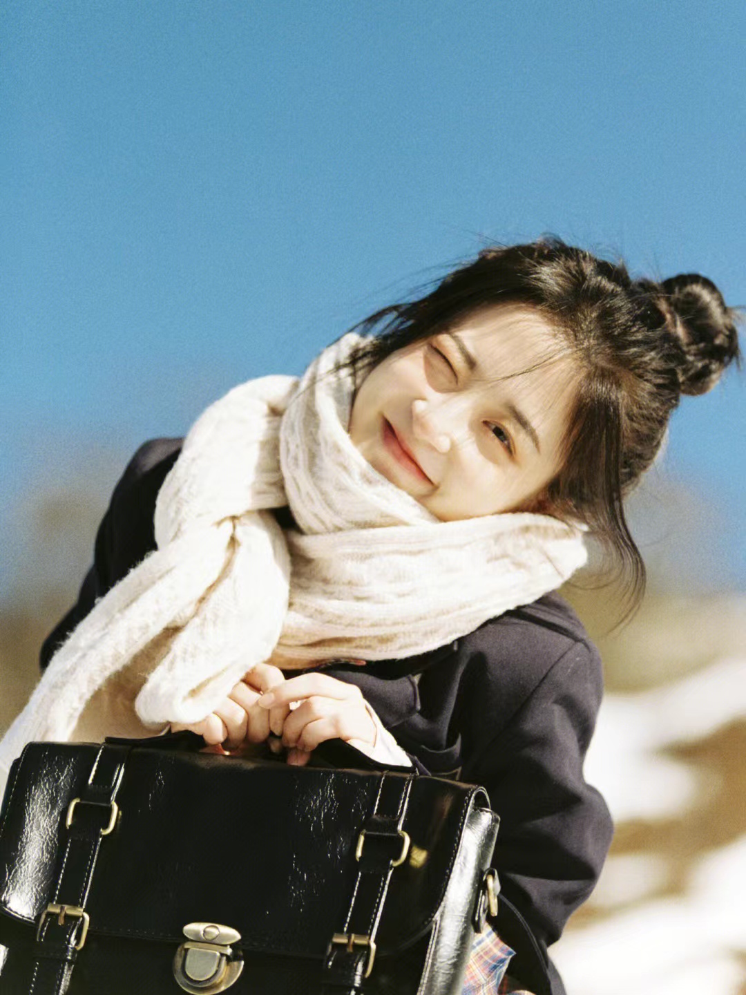 冬天在户外怎么拍照姿势好看,秋冬季拍照姿势技巧风景