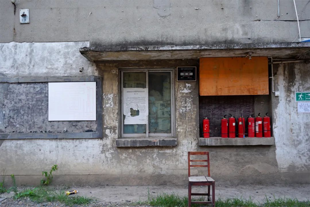 穿越五块石的百米窄巷，打开铁半城的光