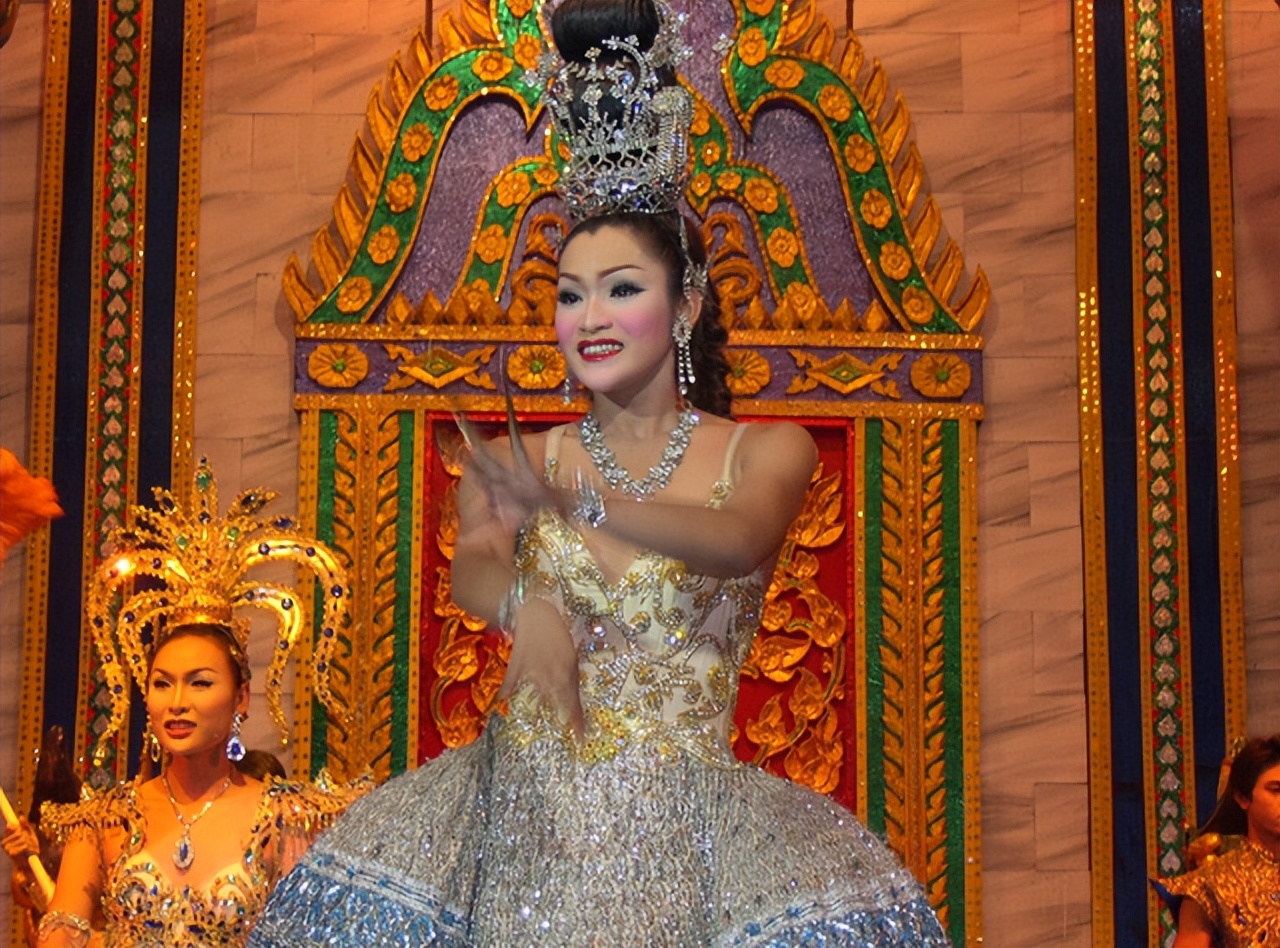 泰国人妖的“血泪史”，揭秘人妖背后的真正生活