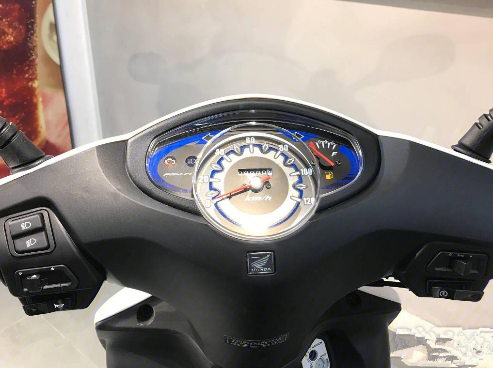 本田上班代步小踏板，有CBS，配6.4L油箱，碟刹版9千多