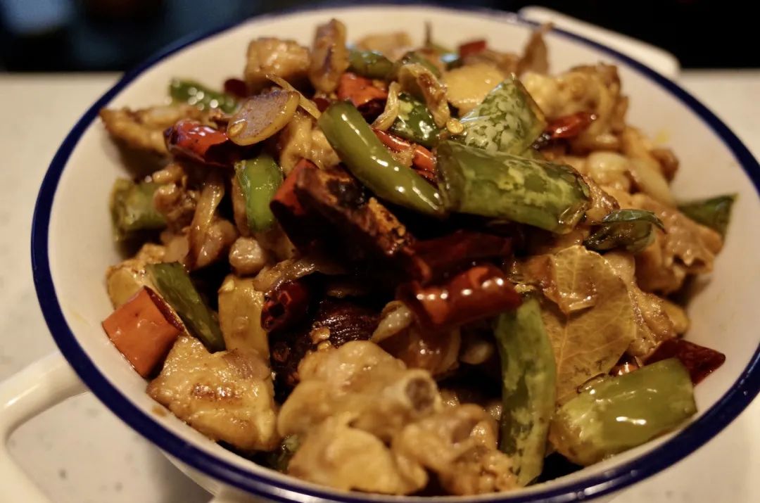 终于炒出了两锅会说自贡话的兔儿