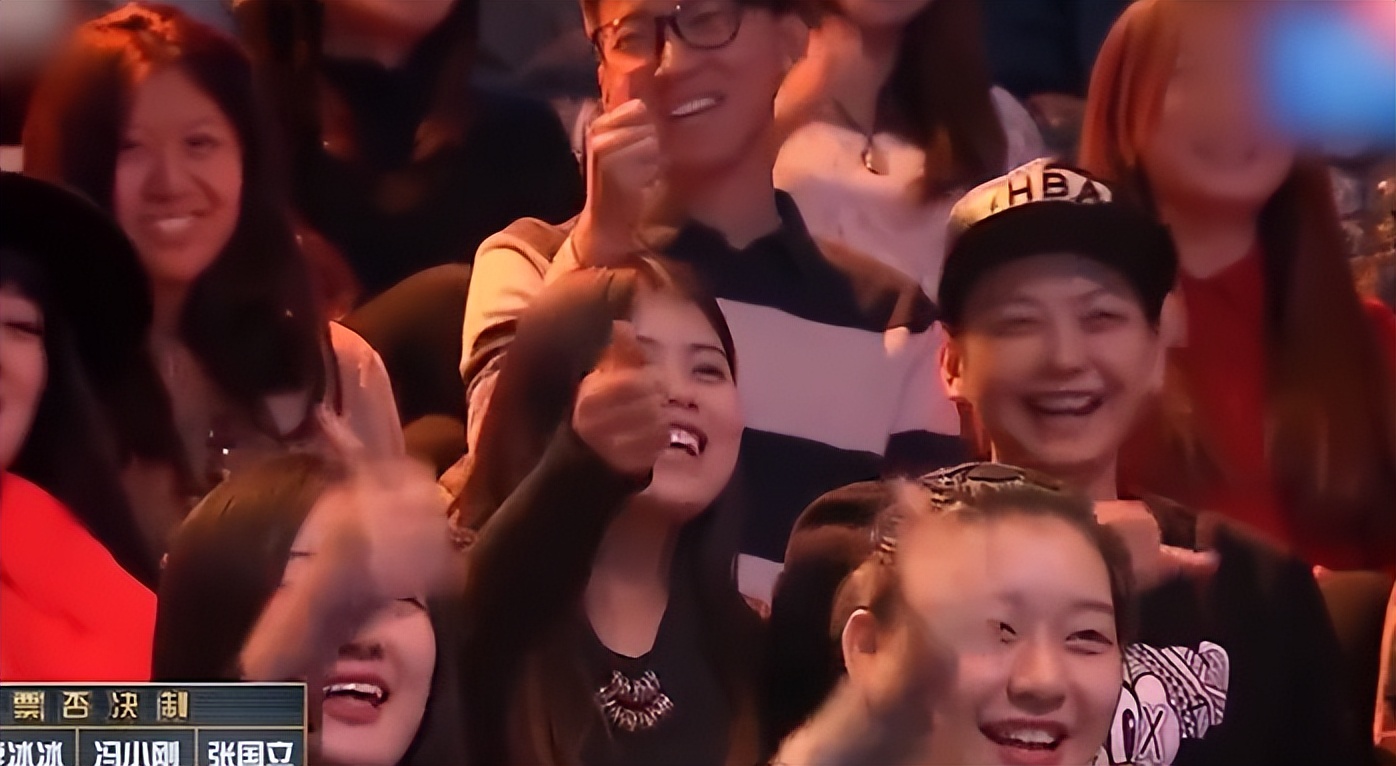 “明星针锋相对”：杨丽萍对金星当众拍桌，冯小刚让成龙下不来台