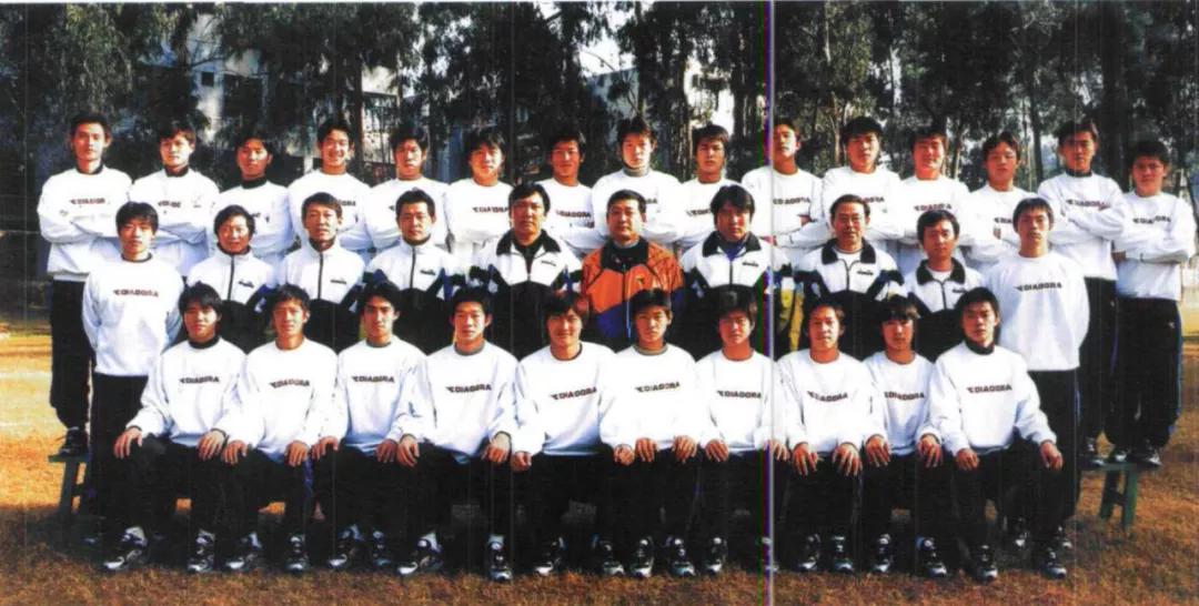 足球照片高清大图,原成都五牛足球队照片和名单