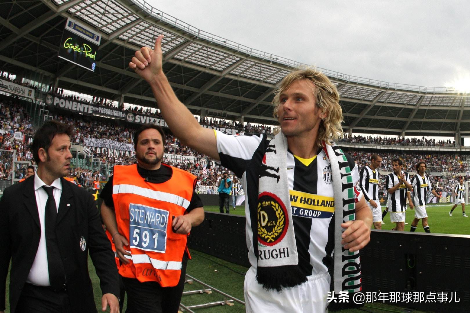 历史足球最厉害的球员排名,回顾足球历史十大巨星