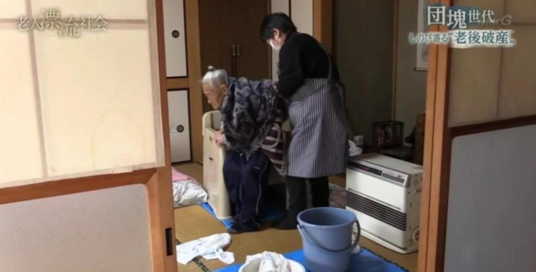 70岁阿姨送外卖,70岁送外卖