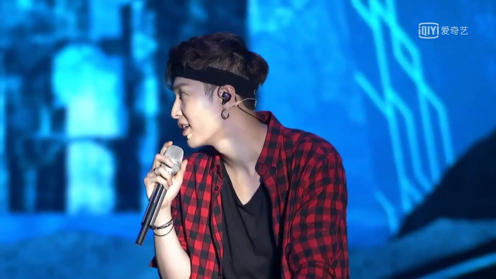 外人评价张艺兴的歌曲,专业人评价张艺兴的歌曲