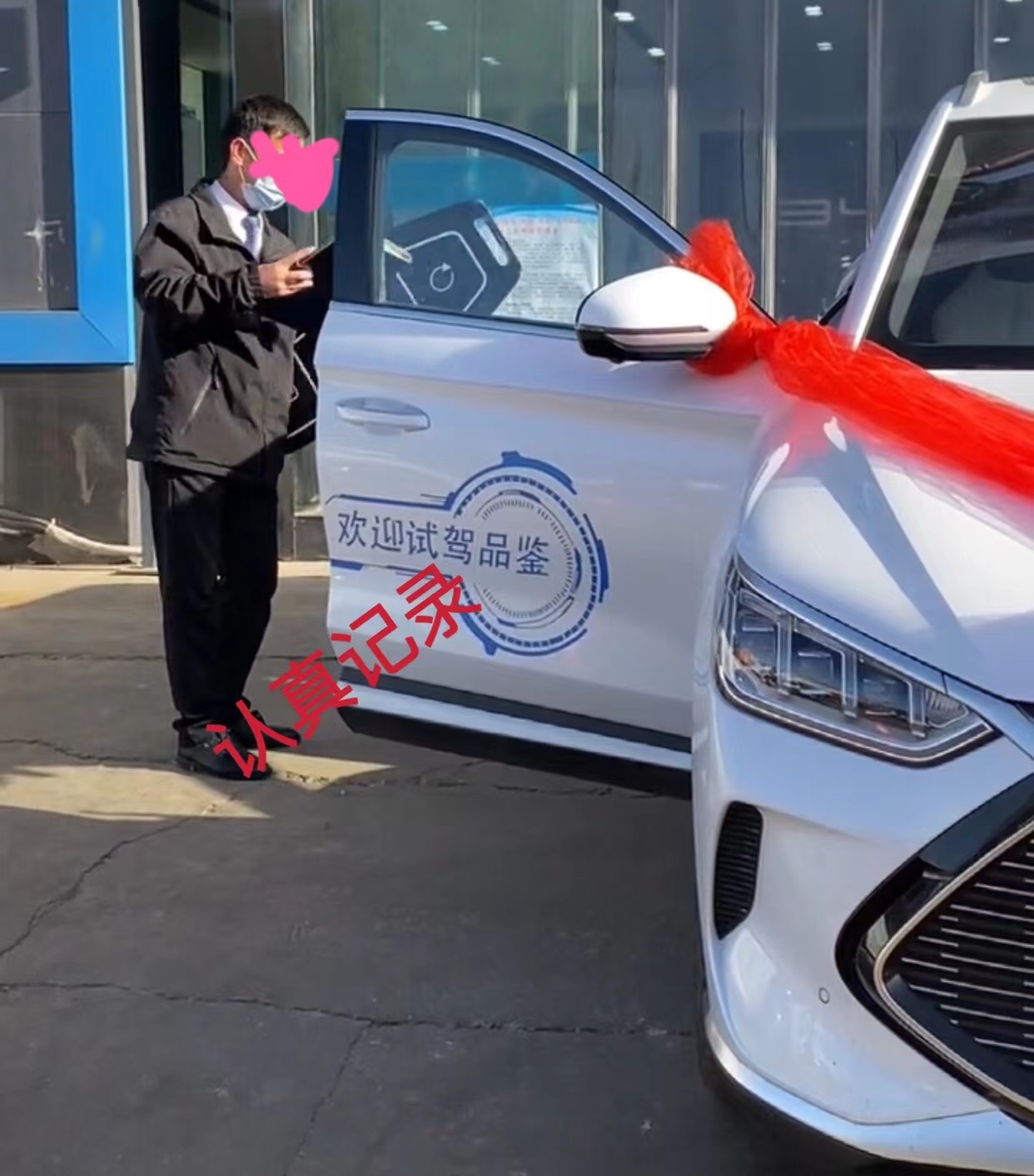 30岁男人从事汽车销售工作,47岁大叔面试汽车销售员