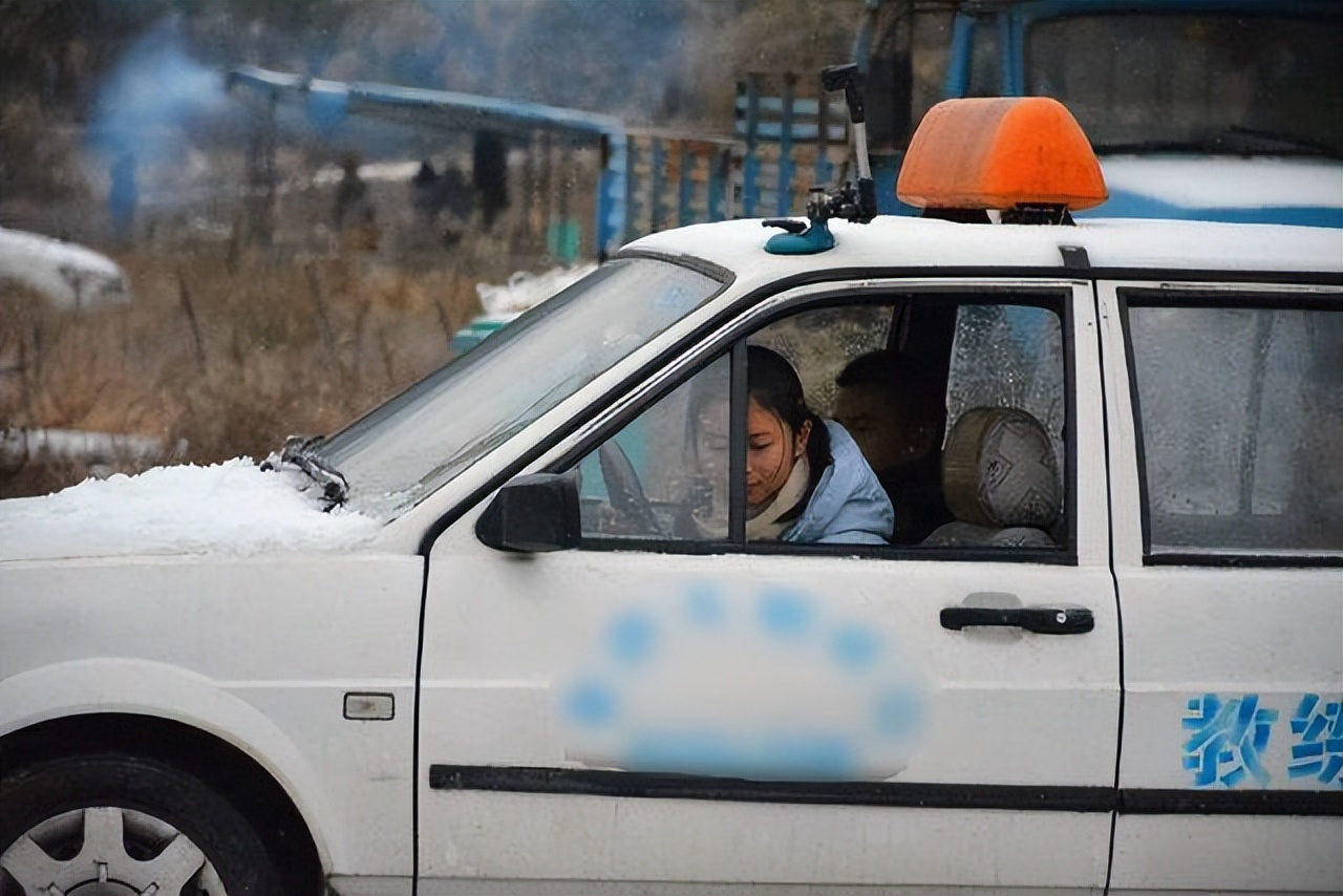 辽宁一男生被驾校女教练猥亵，*体下**受伤后说：那个女人像疯狗