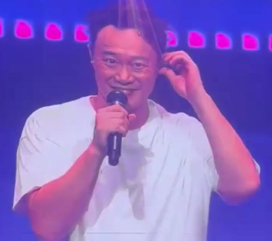 陈奕迅徐濠萦演唱会拥抱,陈奕迅发型秒变徐濠萦