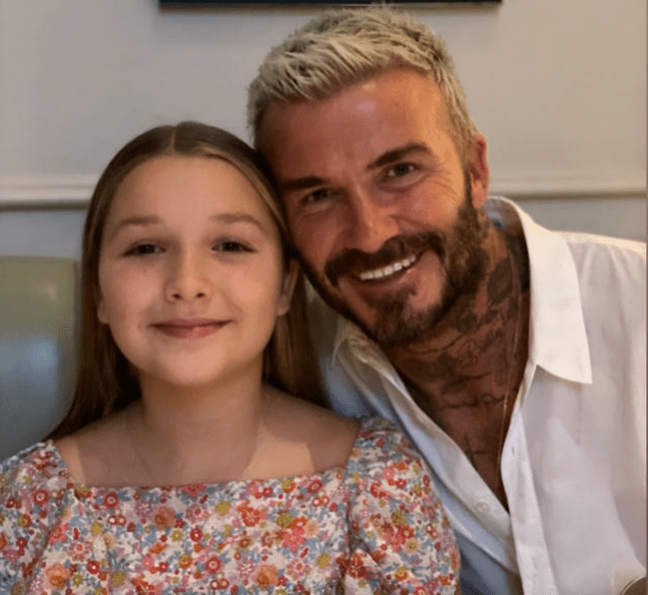 贝克汉姆小七抱女儿,贝克汉姆小七为哥哥庆生