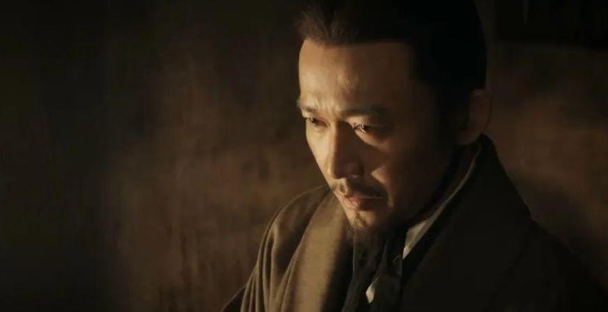 给2022年“进步最大的十位男演员”排个名：靳东第十，王骁第二