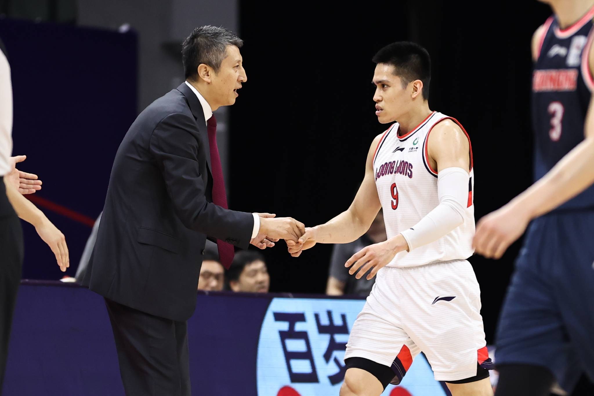 签下长约，留下冠军教头！广州队做出明智之举，5年打造出冠*队军**