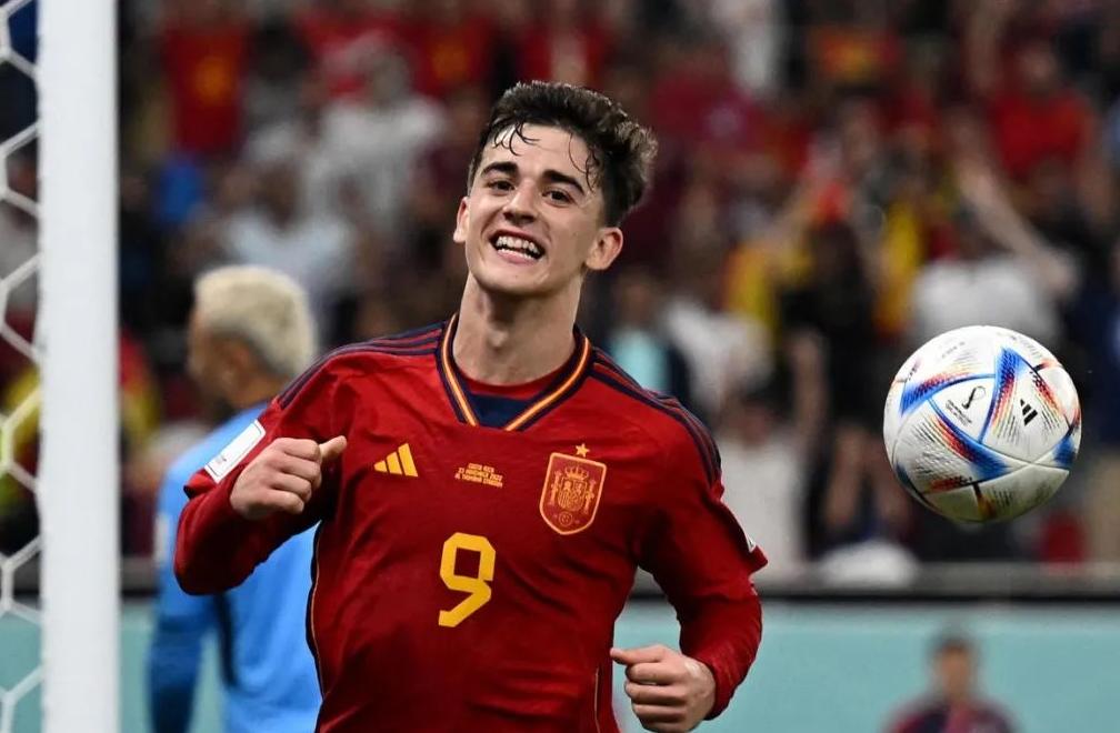 西班牙球星加维：“诸神黄昏”里刮起的“青春风暴”