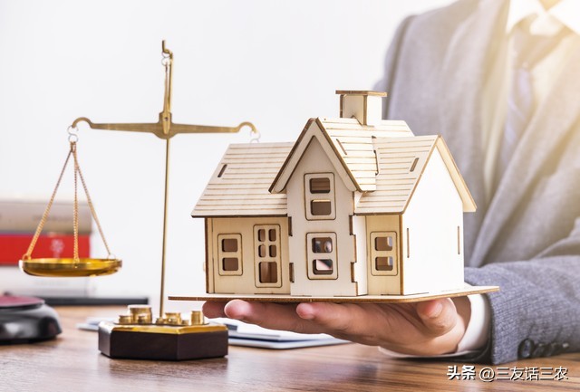 买房时少写一张纸，他不在意，30年后卖房人说，房子不是你的