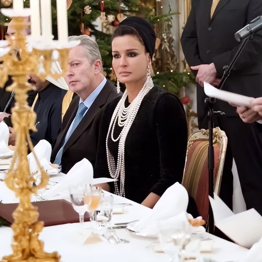 深扒卡塔尔王妃的珠宝盒，竟然发现了温莎公爵夫人的拍卖真品