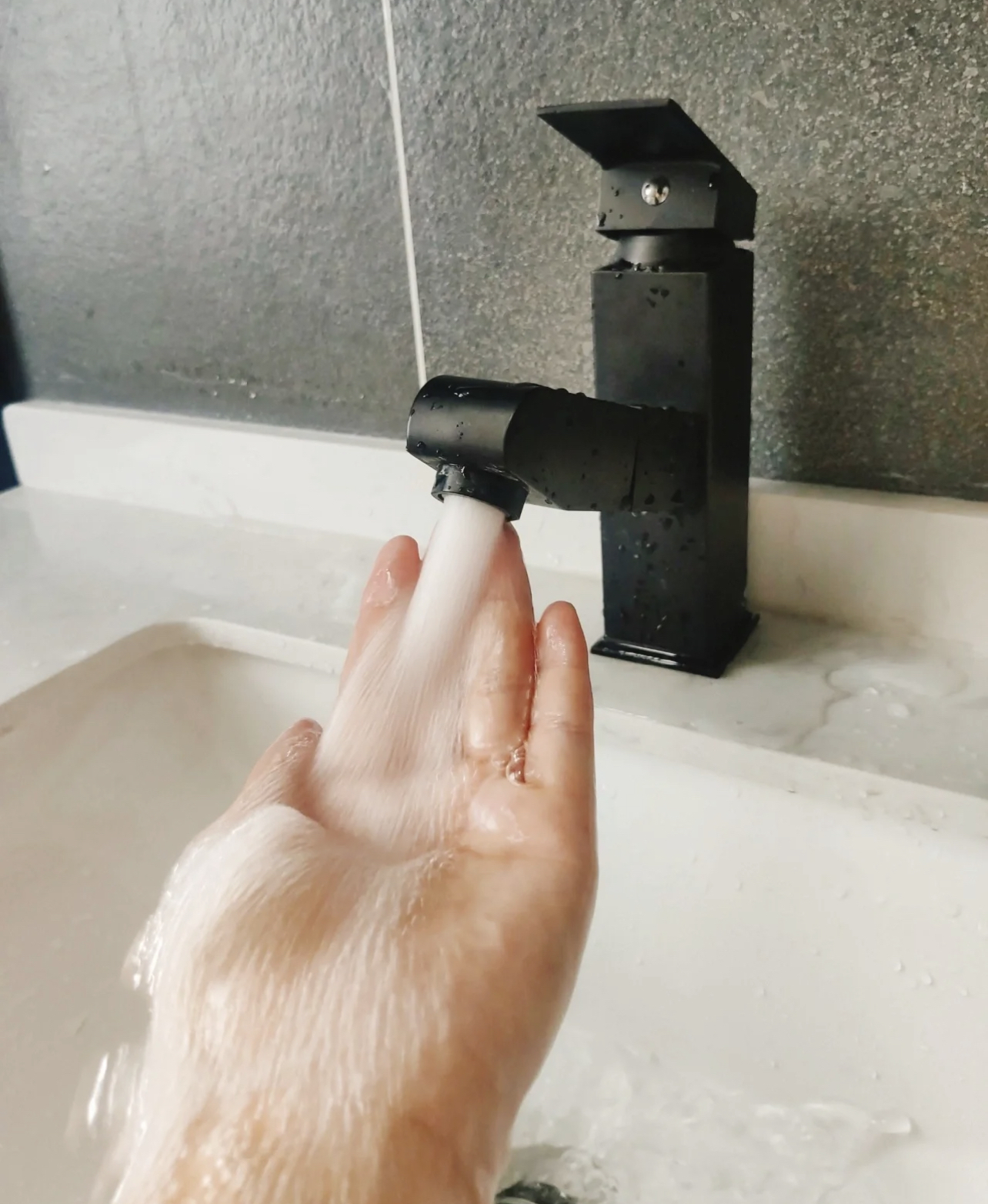 买水龙头是冷热的好还是恒温的好,买水龙头目前怎么买不上当