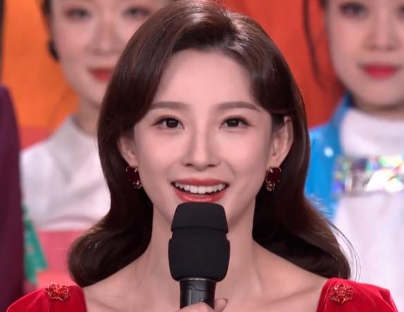 今年春晚主持人马凡舒个人简历,春晚主持人马凡舒收入