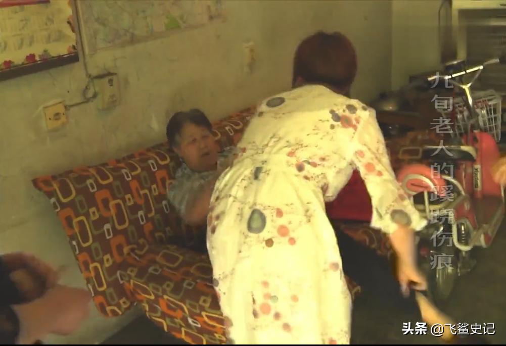 母亲被火灾烧伤,母亲被火烧死后续