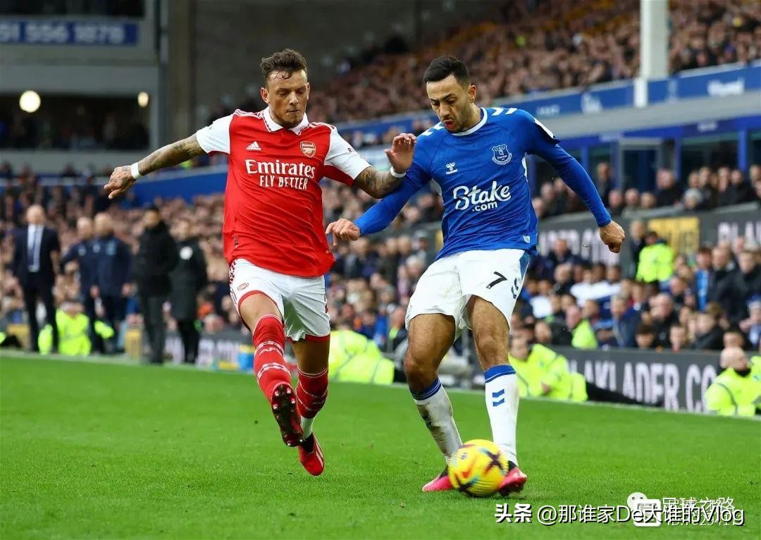 足球边裁常见错误,足球边后卫打法思路1防2