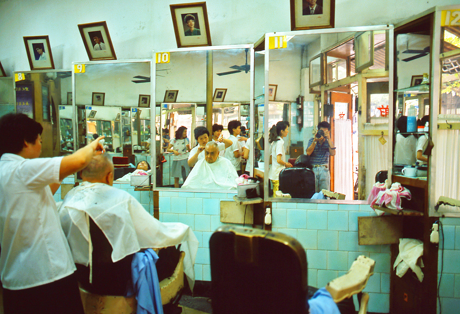 八十年代的上海老照片,踩在东海沿岸闪耀着无与伦比的繁荣骄傲