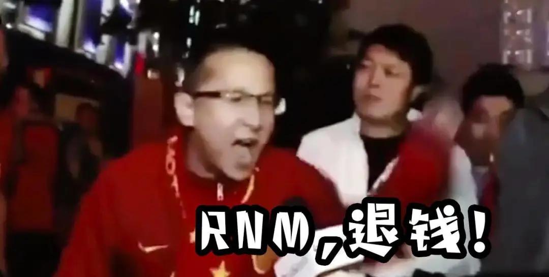 女足的八块腹肌,女足和男足腹肌对比差距太大