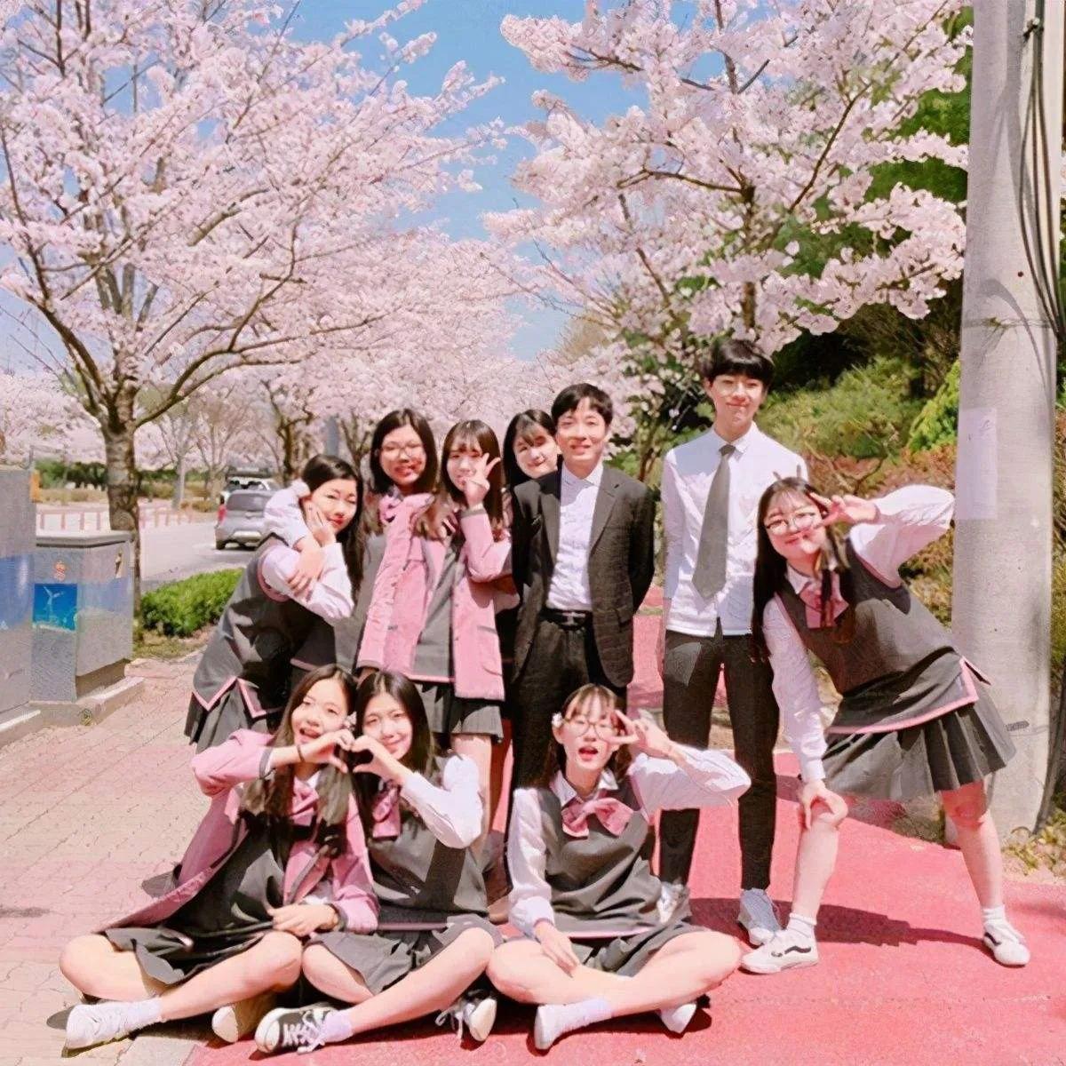 中国校服世界各国的校服,世界各国校服大比拼老挝校服