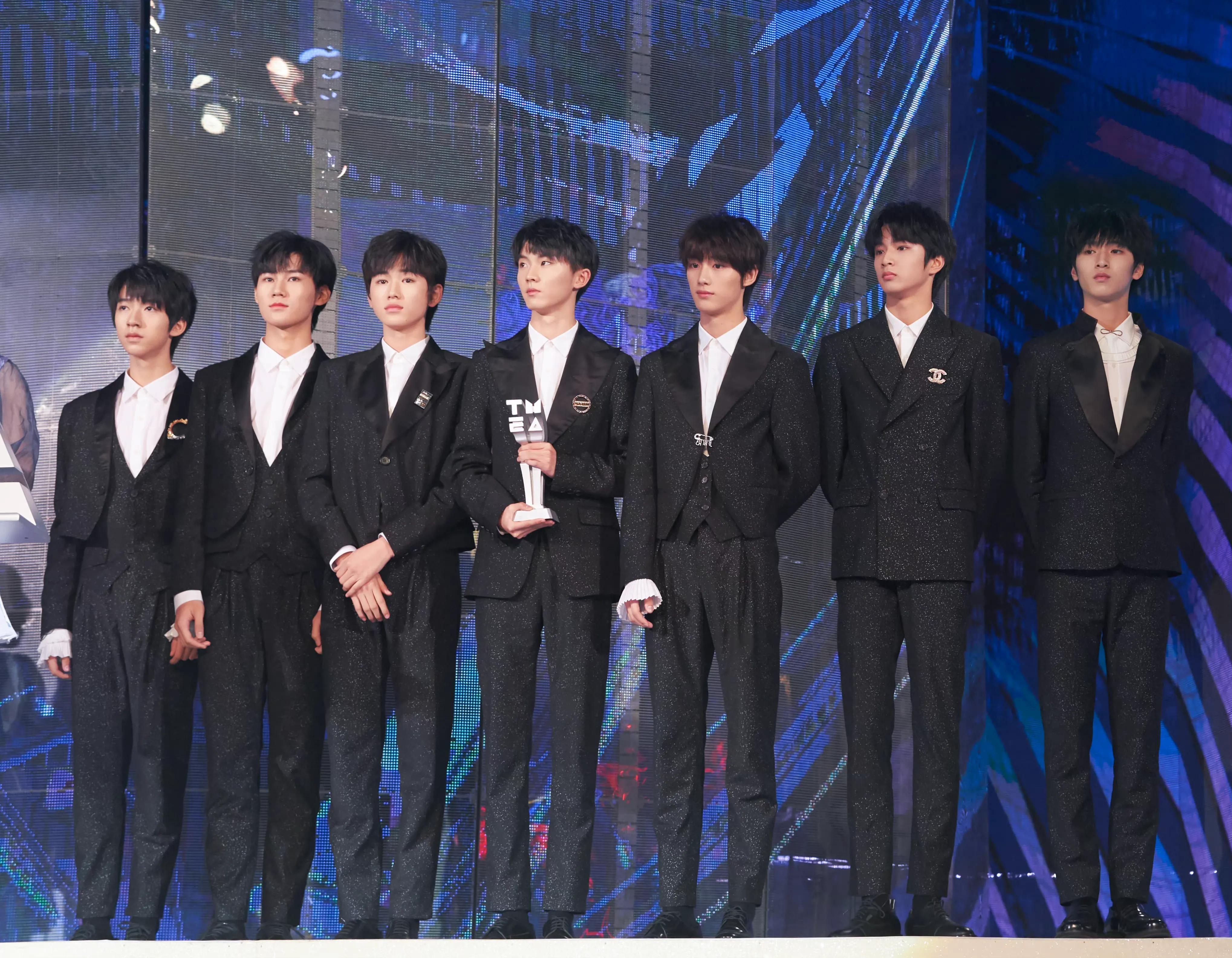 郭敬明和时代少年团合照,时代少年团全员可爱照片合照