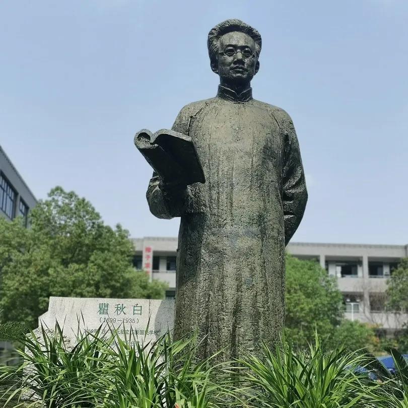 本期《师说》与您分享吴建亚校长与江溪小学的故事