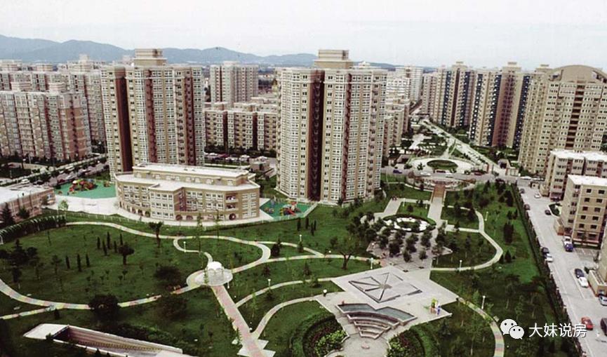 浜哄ぇ缁忔祹瀛︽暀鎺堣鎴夸环,浜哄ぇ鏁欐巿璋堟埧鍦颁骇