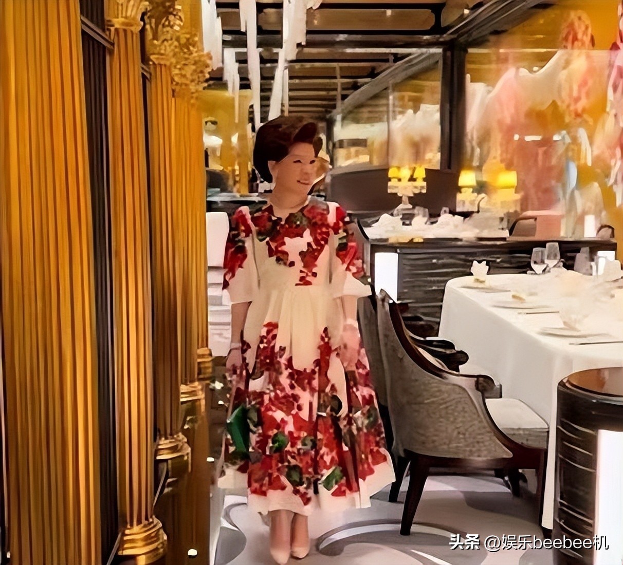 “全网第一富婆”鲍鱼家姐，豪宅堪比豪华宫殿，她究竟有什么来头