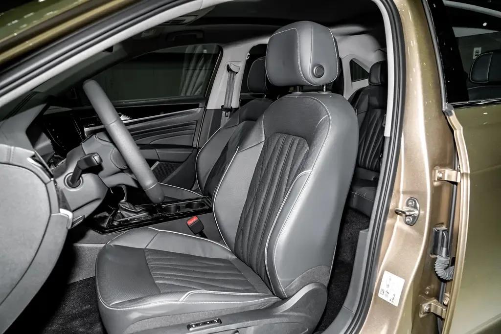 帕萨特2024款焕新升级哈曼卡顿,帕萨特价格表13万左右