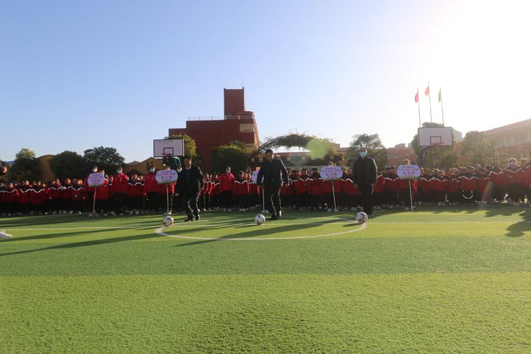 育英小学参加的足球开幕式直播,通许县实验小学足球