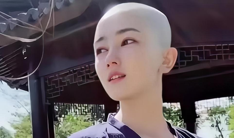 五台山出现浓妆艳抹的尼姑,五台山“尼姑”浓妆艳抹