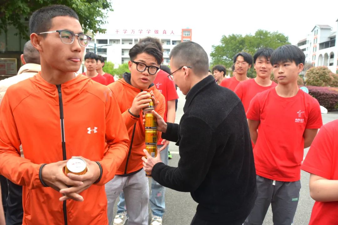 四川省江油中学：振衣濯足展襟怀，出征登顶我为峰