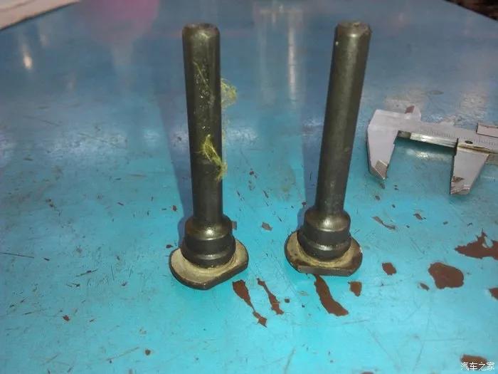 走烂路刹车卡钳哐当异响,刹车卡钳异响如何用扎带处理