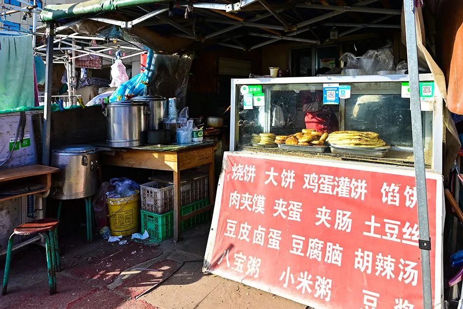 西山脚下的早市,闲逛最具人间烟火气的早市