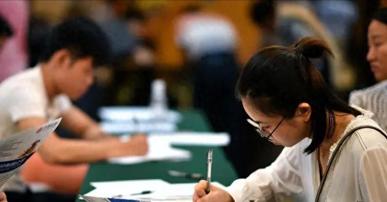 毒瘤家庭：24岁儿媳卖淫，公公收钱婆婆望风！