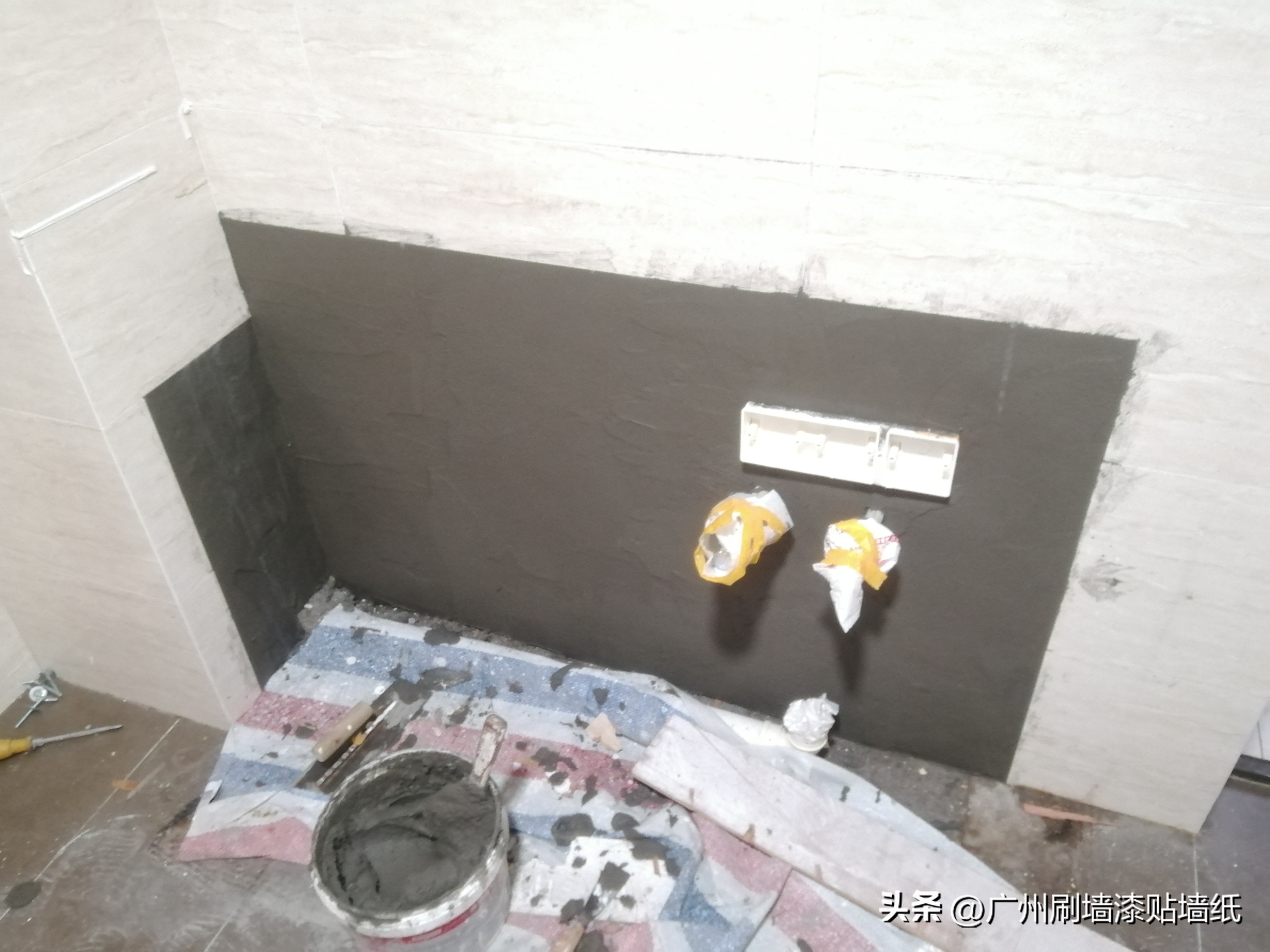 广州刷墙师傅的装修日记,厨房墙壁砖贴胶
