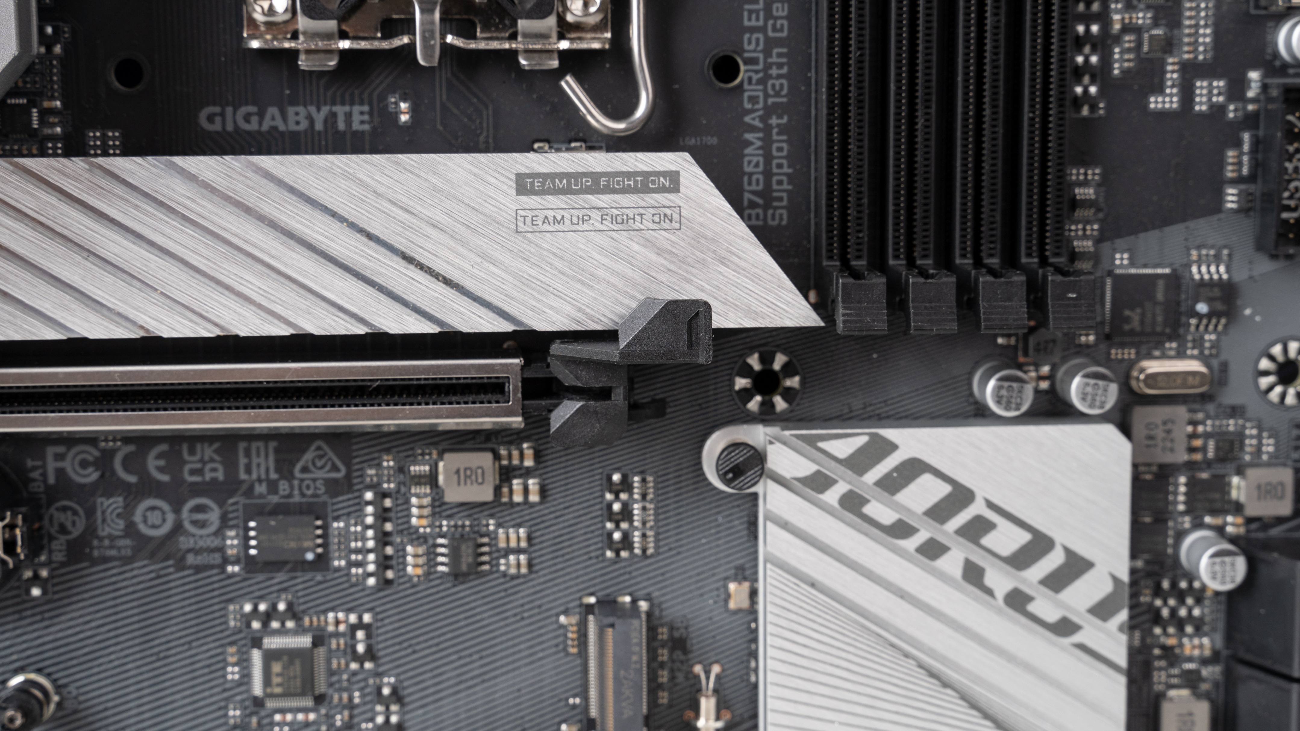 技嘉小雕b760搭配12600kf超频教程,技嘉b760m小雕wifi可以超频吗