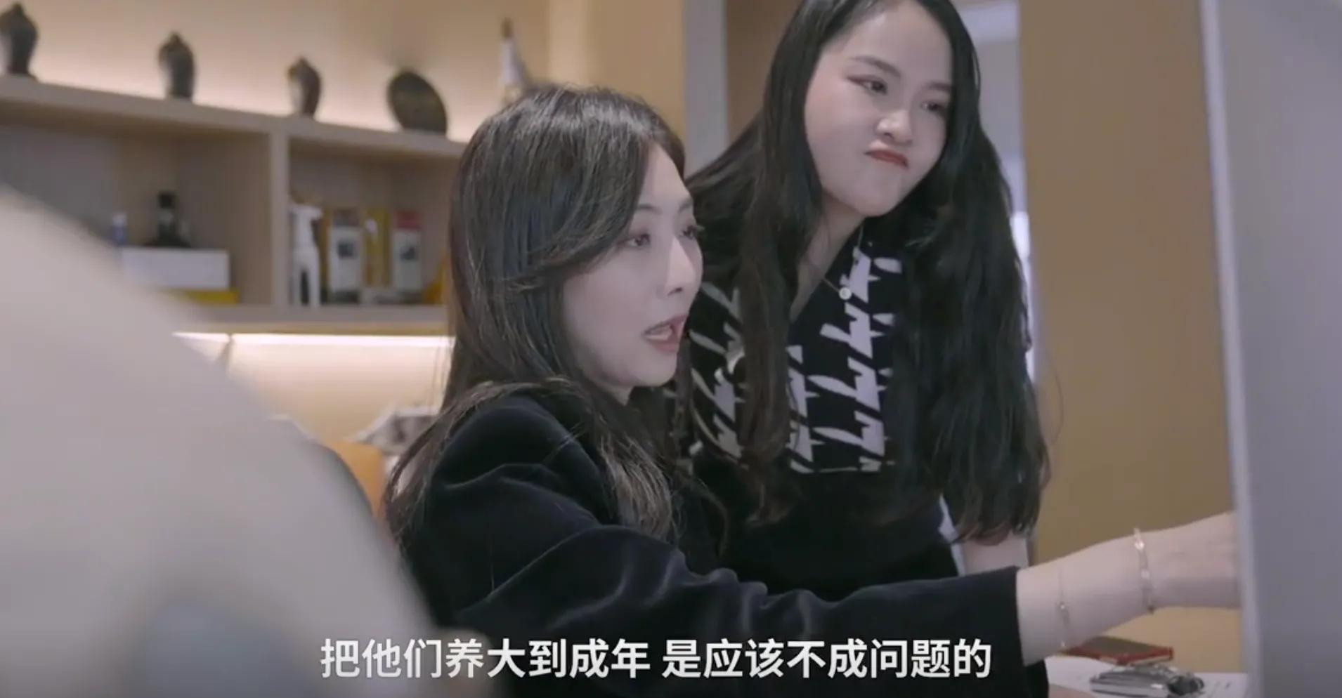 女模特10万元养三胞胎,30岁女模特生下三胞胎