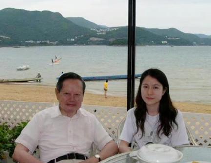 杨振宁教授和翁帆生活照,关于杨振宁教授与翁帆是否有孩子