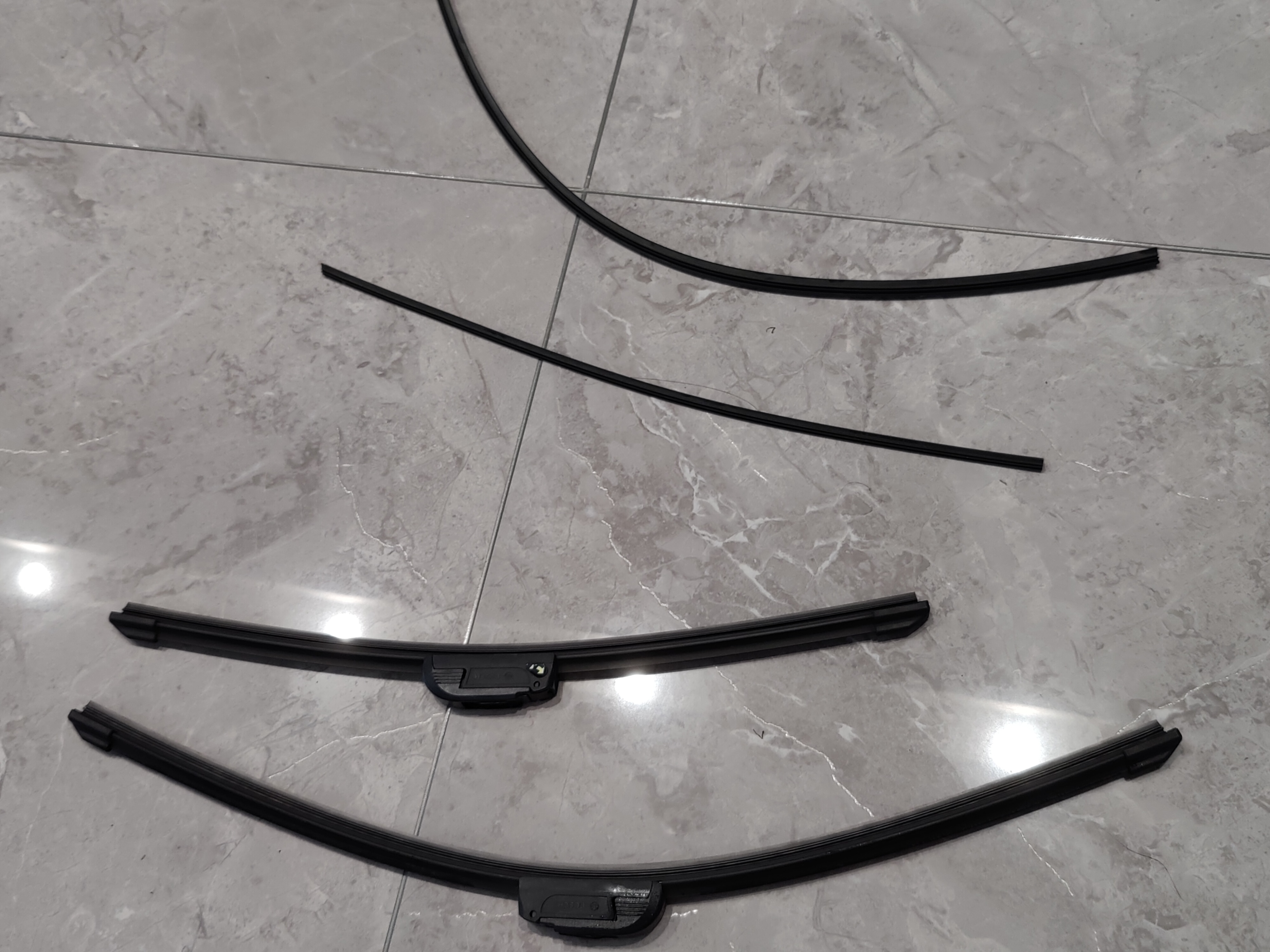 昂克赛拉原装雨刷胶条更换,马自达昂克赛拉如何更换雨刷胶条