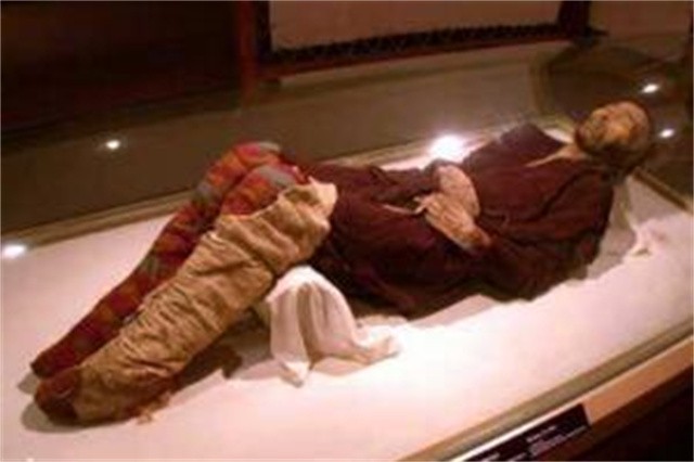 新疆挖出清代干尸,尘封16年的尸骨被挖出
