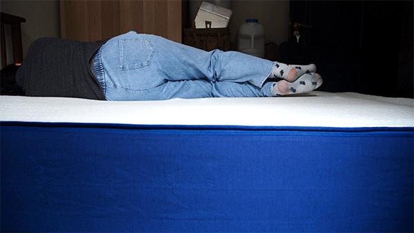 简约卧室要买什么床垫,别墅选择什么床垫