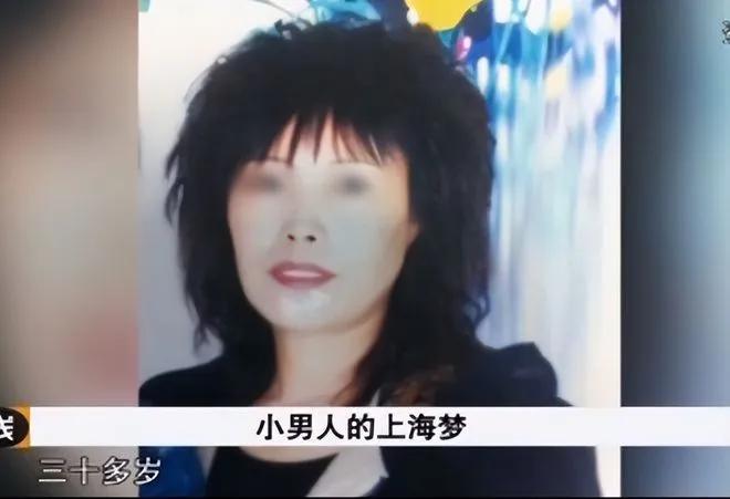 51岁女子在网上邂逅24岁小伙后，将其*养包**，最终走上一条不归路